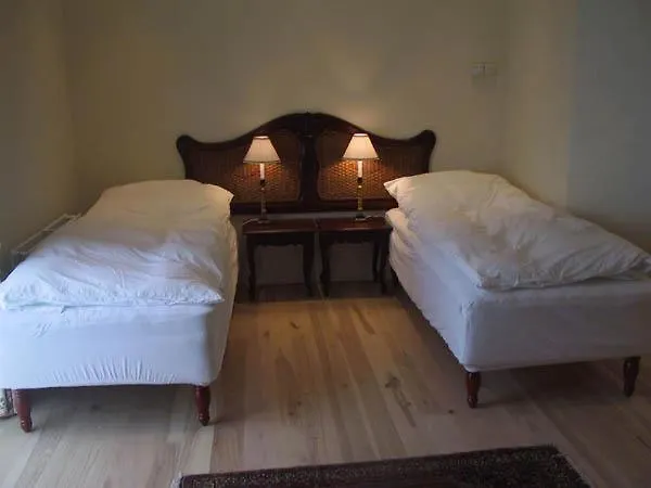 Bed 4*